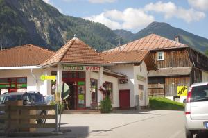 <img300*0:stuff/z/187594/Buildings%2520of%2520Austria%2520and%2520Switzerland/IMGP0855.JPG>