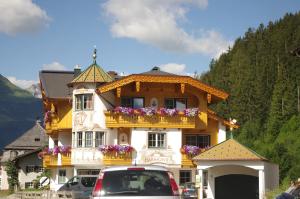 <img300*0:stuff/z/187594/Buildings%2520of%2520Austria%2520and%2520Switzerland/IMGP0870.JPG>