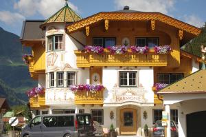 <img300*0:stuff/z/187594/Buildings%2520of%2520Austria%2520and%2520Switzerland/IMGP0871.JPG>