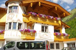 <img300*0:stuff/z/187594/Buildings%2520of%2520Austria%2520and%2520Switzerland/IMGP0877.JPG>