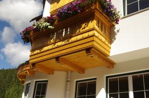 <img300*0:stuff/z/187594/Buildings%2520of%2520Austria%2520and%2520Switzerland/IMGP0878.JPG>