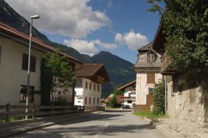 <img300*0:stuff/z/187594/Buildings%2520of%2520Austria%2520and%2520Switzerland/IMGP0880.JPG>