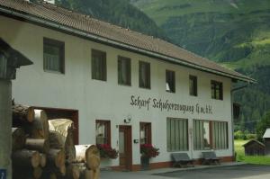 <img300*0:stuff/z/187594/Buildings%2520of%2520Austria%2520and%2520Switzerland/IMGP0907.JPG>