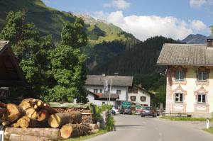 <img300*0:stuff/z/187594/Buildings%2520of%2520Austria%2520and%2520Switzerland/IMGP0911.JPG>