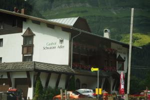 <img300*0:stuff/z/187594/Buildings%2520of%2520Austria%2520and%2520Switzerland/IMGP0912.JPG>