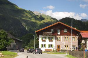 <img300*0:stuff/z/187594/Buildings%2520of%2520Austria%2520and%2520Switzerland/IMGP0914.JPG>