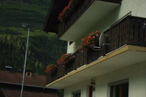 <img300*0:stuff/z/187594/Buildings%2520of%2520Austria%2520and%2520Switzerland/IMGP0923.JPG>