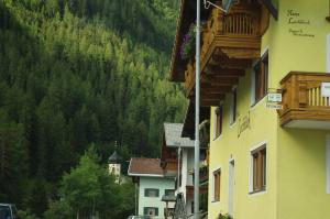 <img300*0:stuff/z/187594/Buildings%2520of%2520Austria%2520and%2520Switzerland/IMGP0932.JPG>