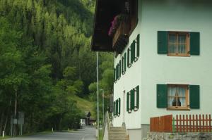 <img300*0:stuff/z/187594/Buildings%2520of%2520Austria%2520and%2520Switzerland/IMGP0933.JPG>