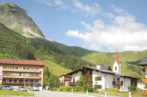 <img300*0:stuff/z/187594/Buildings%2520of%2520Austria%2520and%2520Switzerland/IMGP1013.JPG>