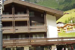 <img300*0:stuff/z/187594/Buildings%2520of%2520Austria%2520and%2520Switzerland/IMGP1101.JPG>