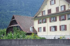 <img300*0:stuff/z/187594/Buildings%2520of%2520Austria%2520and%2520Switzerland/IMGP4009.JPG>