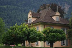 <img300*0:stuff/z/187594/Buildings%2520of%2520Austria%2520and%2520Switzerland/IMGP4011.JPG>