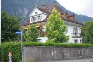 <img300*0:stuff/z/187594/Buildings%2520of%2520Austria%2520and%2520Switzerland/IMGP4012.JPG>