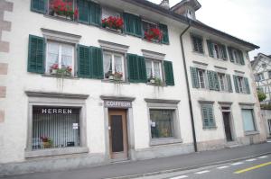 <img300*0:stuff/z/187594/Buildings%2520of%2520Austria%2520and%2520Switzerland/IMGP4016.JPG>