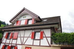 <img300*0:stuff/z/187594/Buildings%2520of%2520Austria%2520and%2520Switzerland/IMGP4224.JPG>