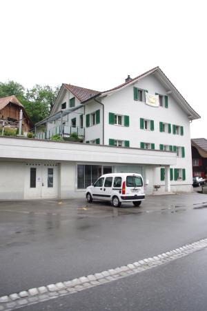 <img300*0:stuff/z/187594/Buildings%2520of%2520Austria%2520and%2520Switzerland/IMGP4247.JPG>