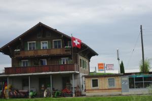 <img300*0:stuff/z/187594/Buildings%2520of%2520Austria%2520and%2520Switzerland/IMGP4369.JPG>