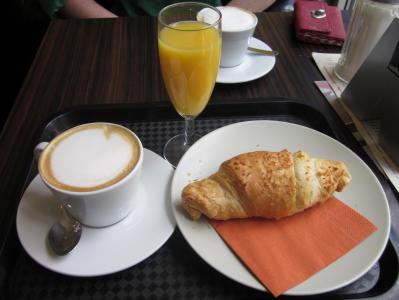 <img0*300:stuff/z/187594/Food%2520and%2520Drink%2520around%2520Germany/003%20%282%29.JPG>