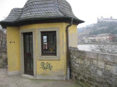 <img0*300:stuff/z/187594/German%2520Building%2520Reference/030.JPG>
