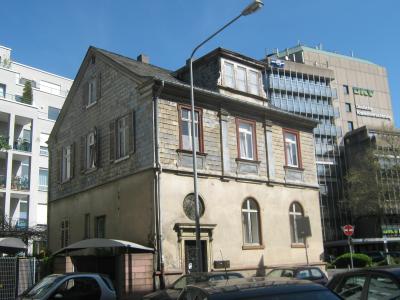 <img0*300:stuff/z/187594/German%2520Building%2520Reference/073.JPG>