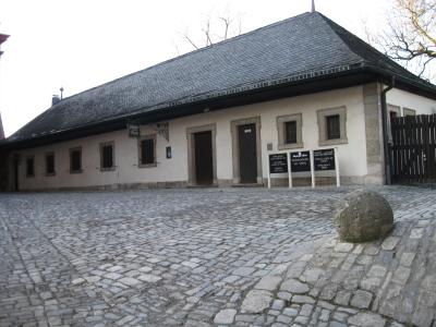 <img0*300:stuff/z/187594/German%2520Building%2520Reference/118.JPG>
