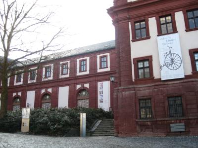 <img0*300:stuff/z/187594/German%2520Building%2520Reference/120.JPG>