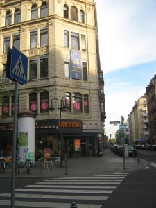 <img0*300:stuff/z/187594/German%2520Building%2520Reference/125.JPG>