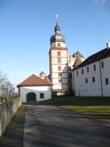 <img0*300:stuff/z/187594/German%2520Building%2520Reference/128.JPG>