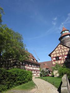 <img0*300:stuff/z/187594/German%2520Building%2520Reference/130.JPG>