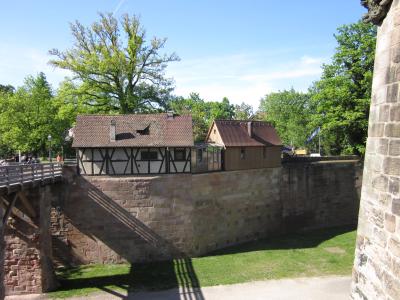 <img0*300:stuff/z/187594/German%2520Building%2520Reference/139.JPG>
