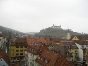 <img300*0:stuff/z/187594/German%2520Cityscape%2520Reference/006.JPG>
