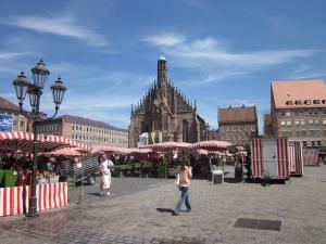 <img300*0:stuff/z/187594/German%2520Cityscape%2520Reference/057.JPG>