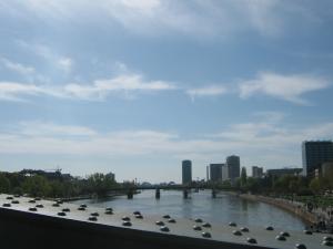 <img300*0:stuff/z/187594/German%2520Cityscape%2520Reference/059.JPG>
