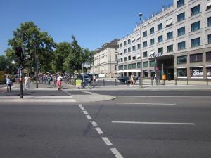 <img300*0:stuff/z/187594/German%2520Cityscape%2520Reference/440.JPG>