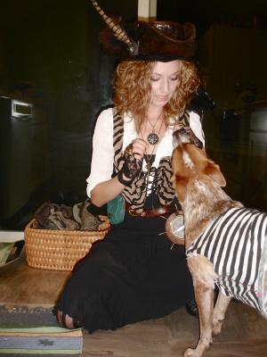 <img300*0:stuff/z/191025/Mary%2520Cricket%2520Halloween%25202011/i1319997935_3.jpg>