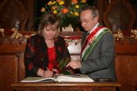 <img200*0:stuff/z/31052/Mom%2527s%2520wedding/IMG_0550.JPG>