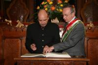<img200*0:stuff/z/31052/Mom%2527s%2520wedding/IMG_0552.JPG>