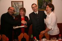 <img200*0:stuff/z/31052/Mom%2527s%2520wedding/IMG_0672.JPG>