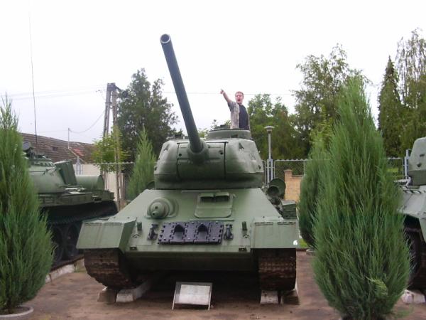 <img600*0:stuff/z/31052/frank1/T-34%20FIRE.JPG>
