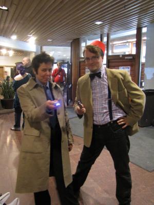 <img300*0:stuff/z/4731/The%2520Doctor%2520at%2520Ropecon%25202012/IMG_8499.JPG>