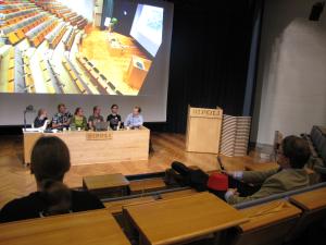 <img300*0:stuff/z/4731/The%2520Doctor%2520at%2520Ropecon%25202012/IMG_8525.JPG>