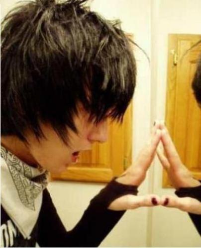<img0*500:stuff/z/59410/Hot%2520Emo%2520Guyz/i1216860467_1.jpg>