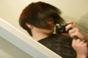 <img300*200:stuff/z/59410/Hot%2520Emo%2520Guyz/i1216860593_1.jpg>