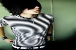 <img300*200:stuff/z/59410/Hot%2520Emo%2520Guyz/i1216860593_10.jpg>