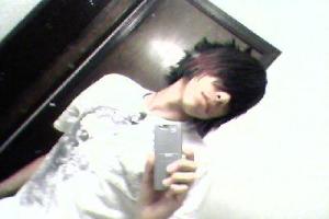 <img300*200:stuff/z/59410/Hot%2520Emo%2520Guyz/i1216860593_12.jpg>