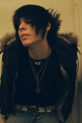 <img0*500:stuff/z/59410/Hot%2520Emo%2520Guyz/i1216860593_13.jpg>