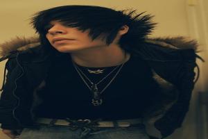 <img300*200:stuff/z/59410/Hot%2520Emo%2520Guyz/i1216860593_13.jpg>