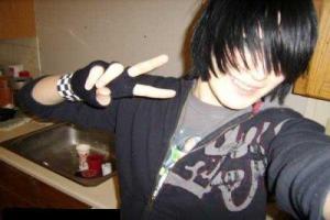 <img300*200:stuff/z/59410/Hot%2520Emo%
2520Guyz/i1216860593_3.jpg>