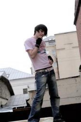 <img0*500:stuff/z/59410/Hot%2520Emo%2520Guyz/i1216860593_5.jpg>